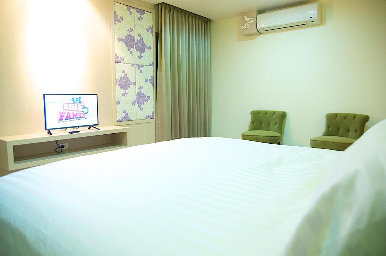 Jolly Suites&Spa Petkasem Haōhng Khēm Eksteriør billede